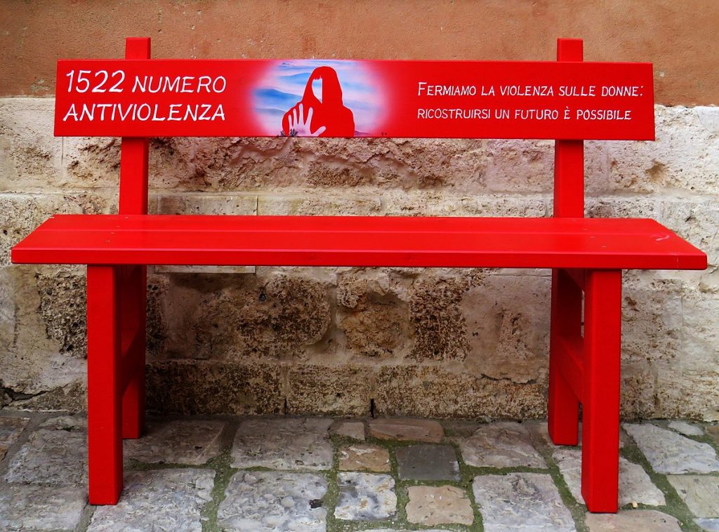 1200px 1522 Una Panchina Rossa Per Ricordare Tutte Le Donne Vittime Di Violenza. No Alla Violenza Sulle Donne